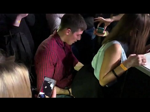 ❤️ Echte seks yn in Russyske nachtclub. 18-jierrich Russysk famke yn 'e anus en fagina neukt yn in nachtclub ❤️  Seks by porno fy.analpics.ru ☑